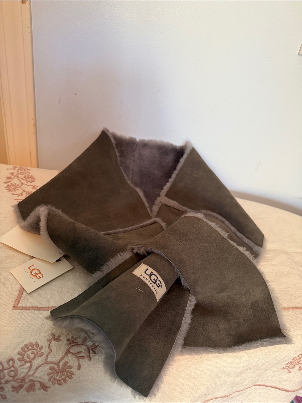 UGG Men's Shearling Scarf - Charcoal